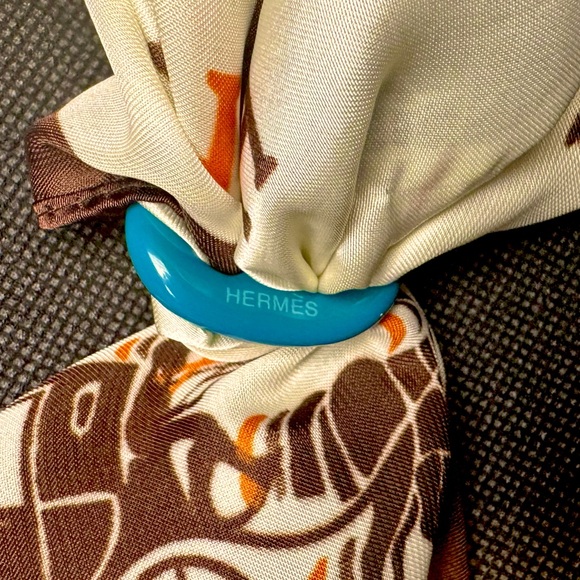 Hermès Scarf Ring in Blue Canard Chaine d’Ancre Ultra Rare- EXCELLENT CONDITION - Picture 7 of 8